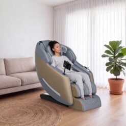 Массажное кресло Medics Care G5 коричнево-серого цвета — Момент массажа